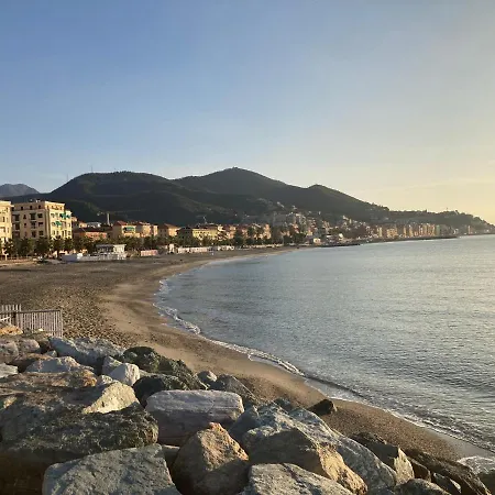 アパート Trilocale San Nazario ヴァラッツェ